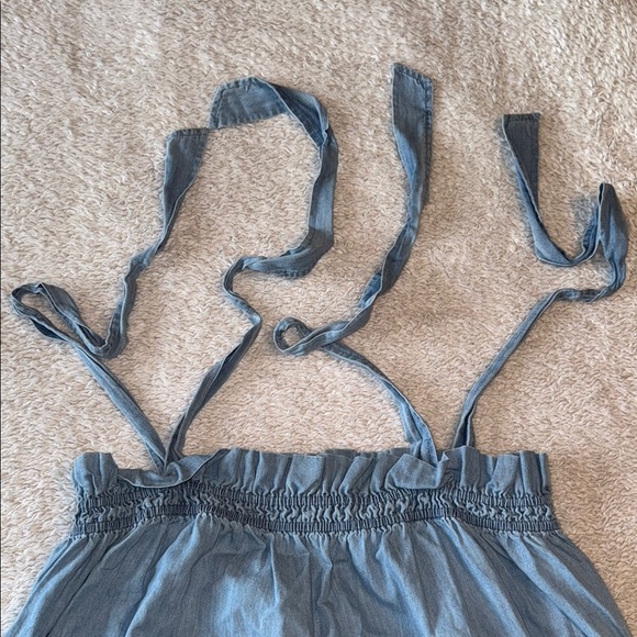 ๐ ๐ Express Womenโs Chambray Ruffled Smocked Tank โ Size L (NWT) - Picture 7 of 8